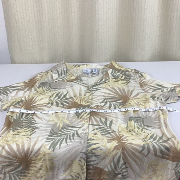 Caribbean Joe Women’s Size 1X Silk Blend Button Down Shirt. - Picture 6 of 8